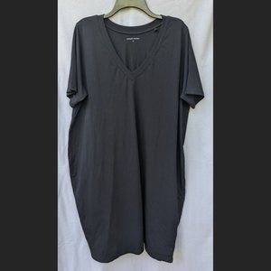 NWOT Universal Standard VNeck Tshirt Dress Black Size Medium (18-20)